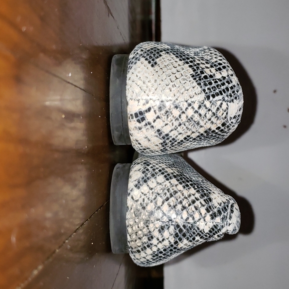 Vionic "Caballo" Leather Flats - Picture 4 of 5